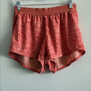 tdoor Voices Relay Shorts in Pebbled Canyon Size Medium